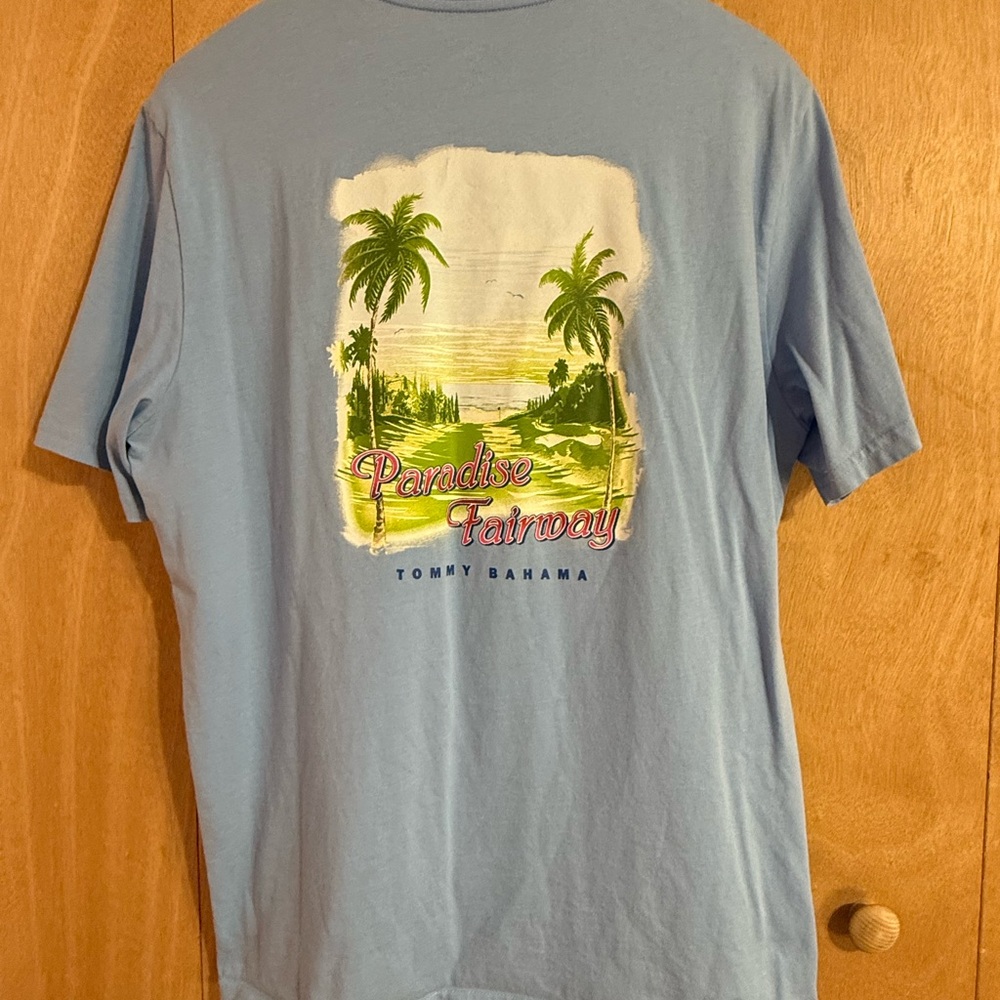 Tommy Bahama Blue Short Sleeve Tee with Tropical Graphics Paradise Fairway Med